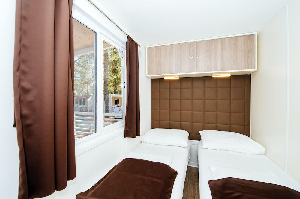 נין Zaton Holiday Resort Mobile Homes מראה חיצוני תמונה