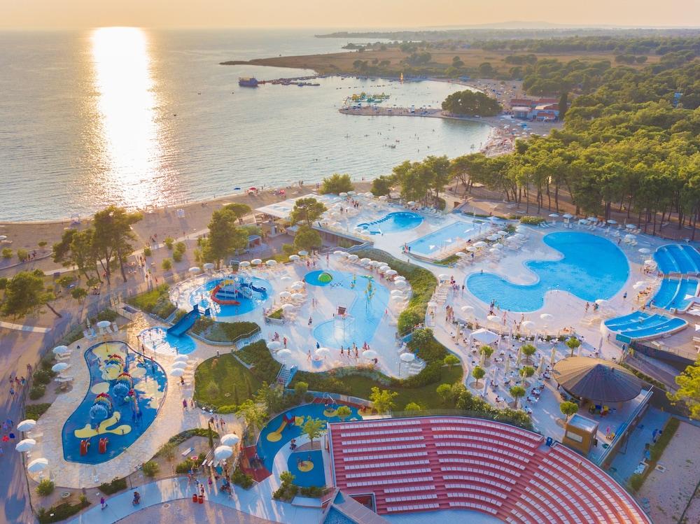 נין Zaton Holiday Resort Mobile Homes מראה חיצוני תמונה